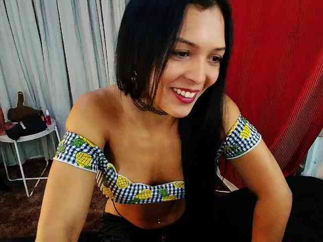 MommyJeva webcam