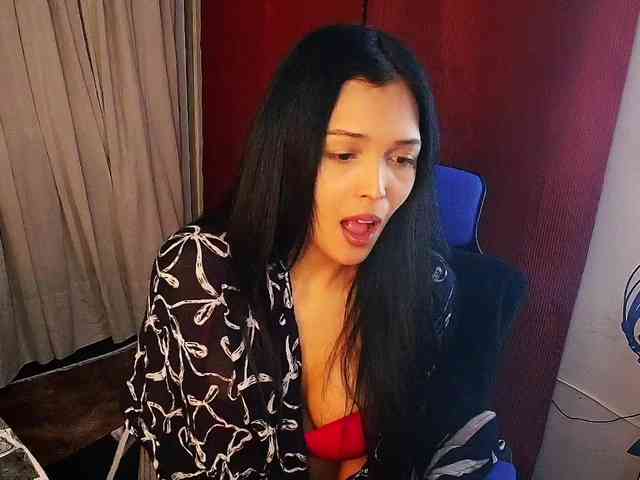 MommyJeva webcam