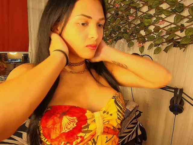 MommyJeva webcam