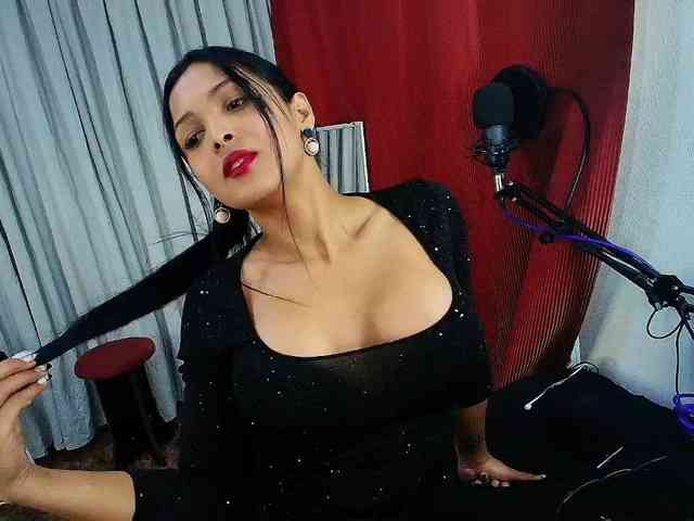 MommyJeva webcam