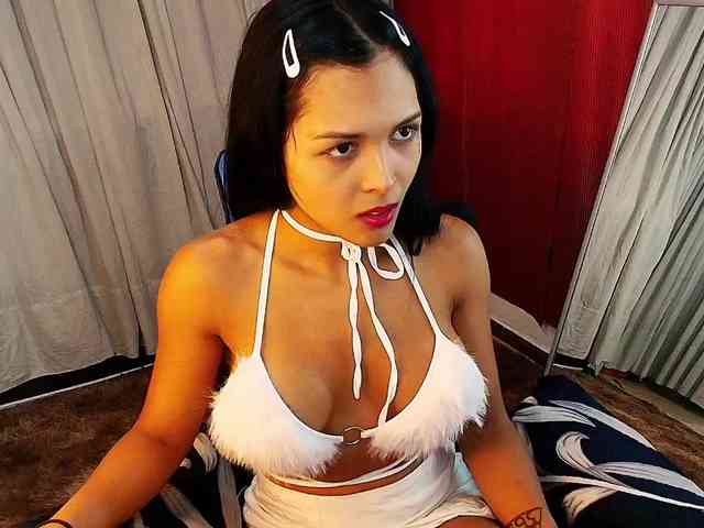 MommyJeva webcam