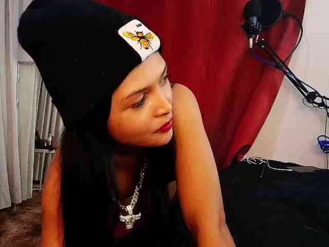 MommyJeva webcam
