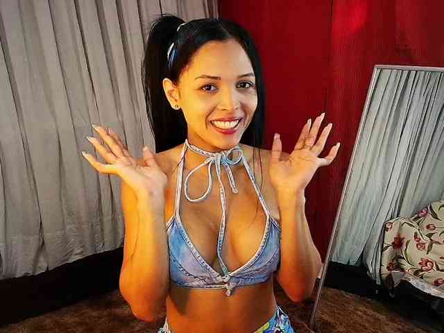 MommyJeva webcam