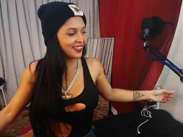 MommyJeva webcam