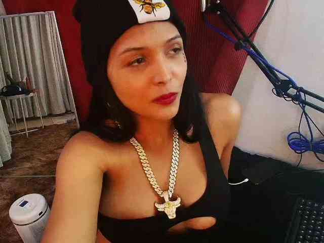 MommyJeva webcam