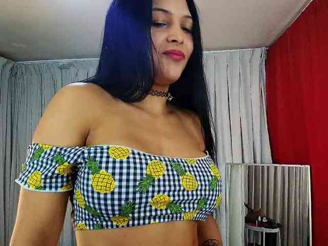 MommyJeva webcam