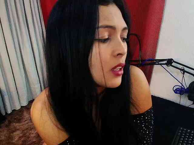 MommyJeva webcam