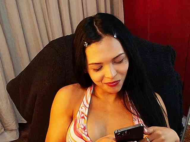 MommyJeva webcam