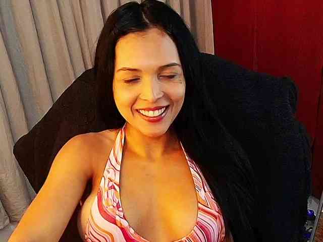 MommyJeva webcam