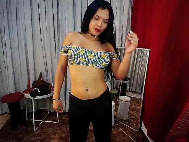 MommyJeva webcam