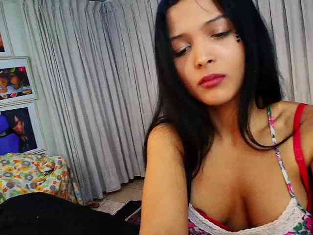 MommyJeva webcam