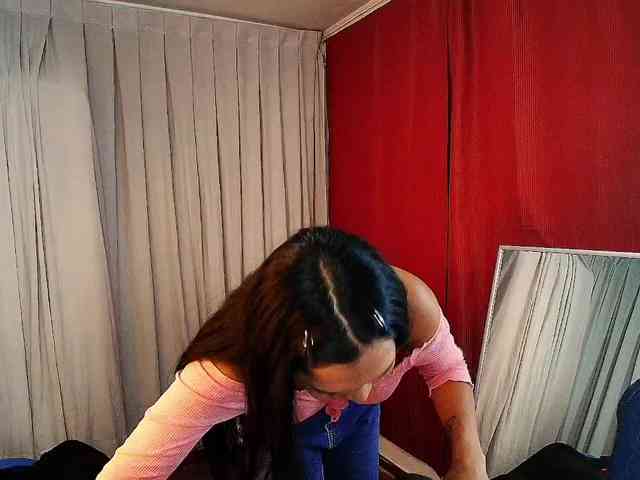 MommyJeva webcam