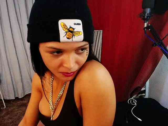 MommyJeva webcam
