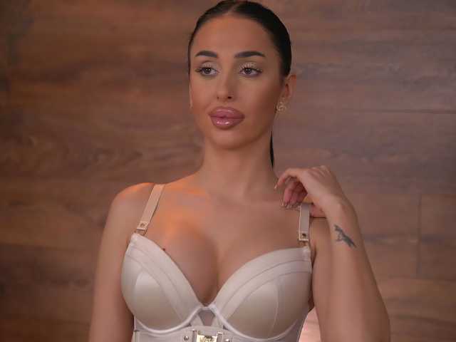 KairaAndrews's BongaCams show and profile