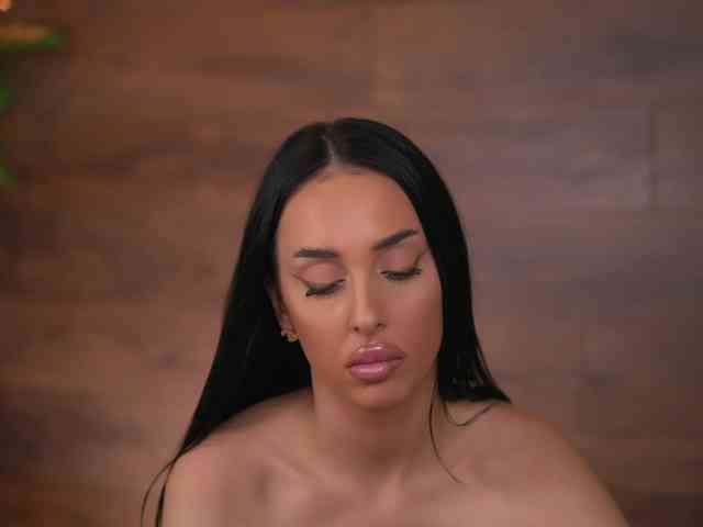 KairaAndrews Live Webcam on BongaCams