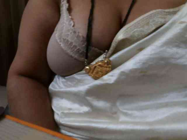 hotpavitra Live Webcam on BongaCams