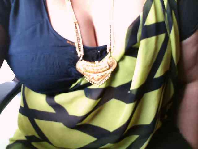 hotpavitra Live Webcam on BongaCams