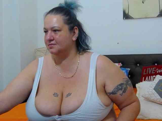BBWBlackDevon webcam