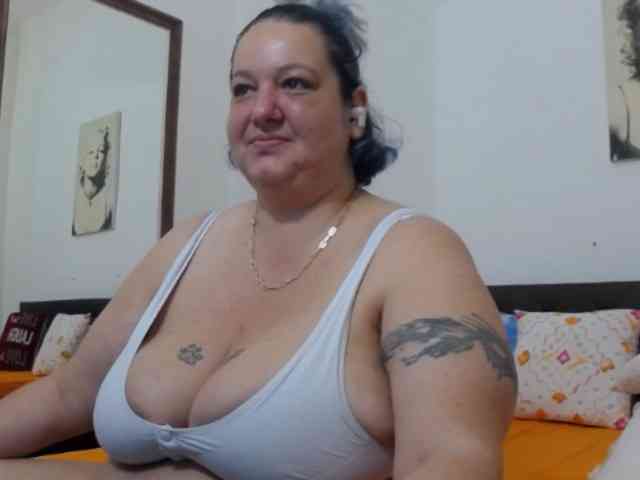 BBWBlackDevon webcam