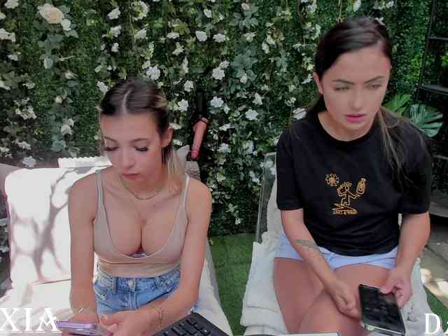 AlexiaxDaria webcam