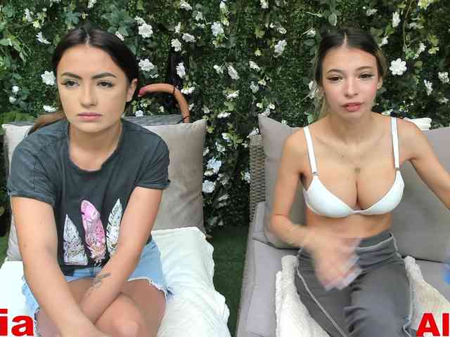 AlexiaxDaria webcam