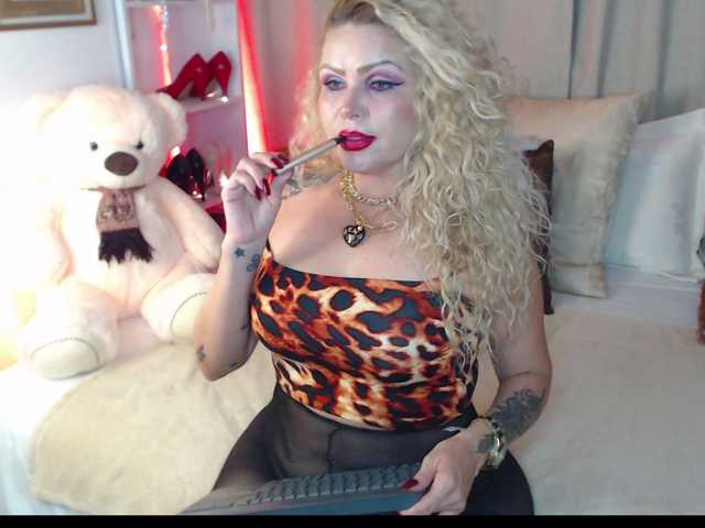 AnnaCorinna's BongaCams show and profile