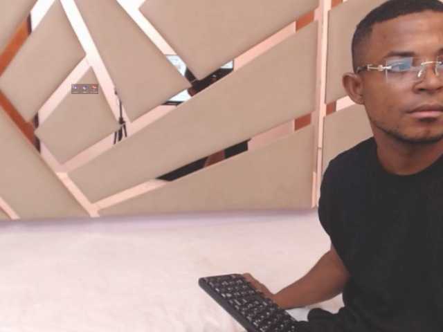 tu-y-yo19's BongaCams show and profile