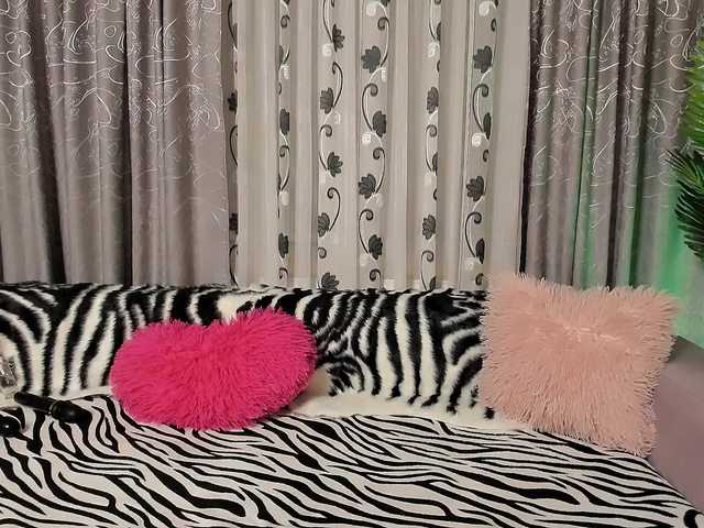 Adela27's BongaCams show and profile