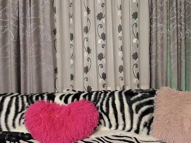 Adela27's BongaCams show and profile