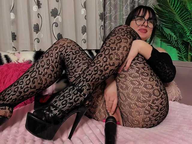 Adela27's BongaCams show and profile