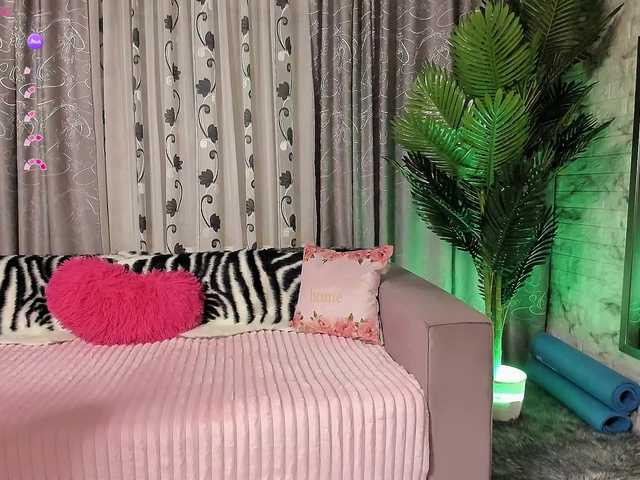 Adela27's BongaCams show and profile