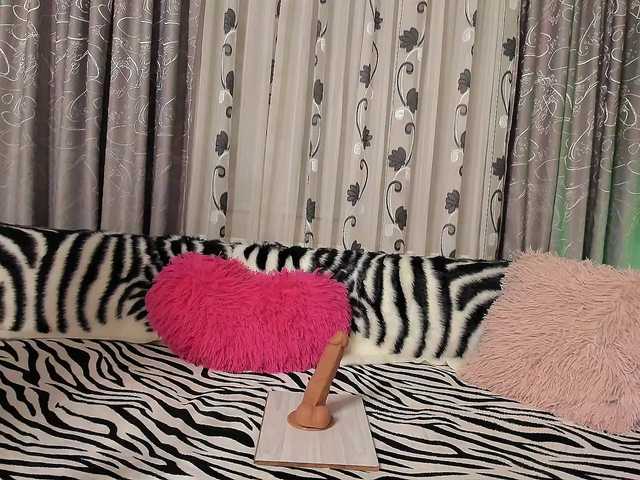 Adela27's BongaCams show and profile