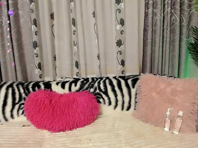 Adela27's BongaCams show and profile