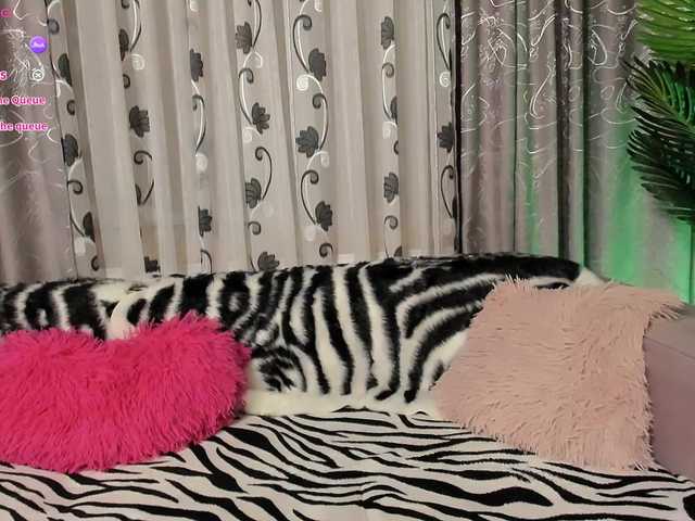 Adela27's BongaCams show and profile