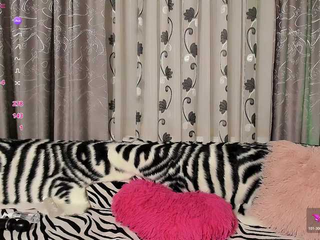 Adela27's BongaCams show and profile