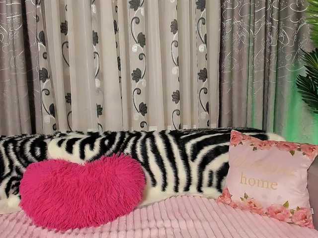 Adela27's BongaCams show and profile