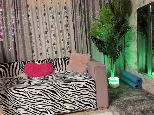 Adela27 Live Webcam on BongaCams