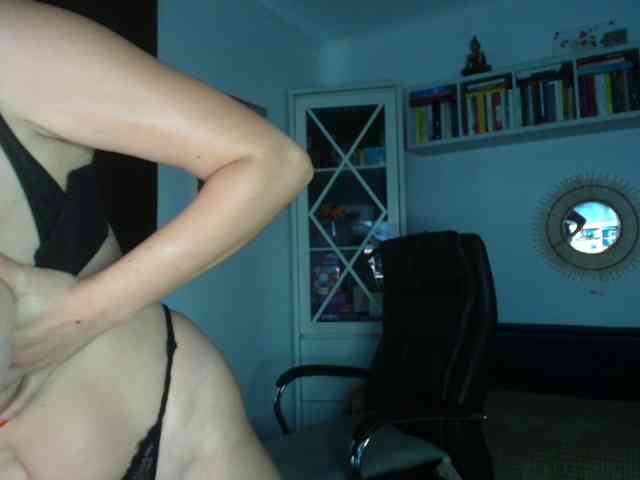 Amasha111 webcam