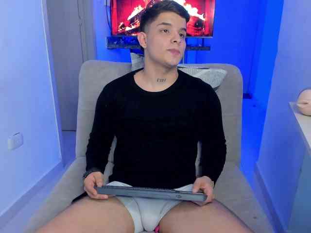 Martinjhonsom13 Live Webcam on BongaCams