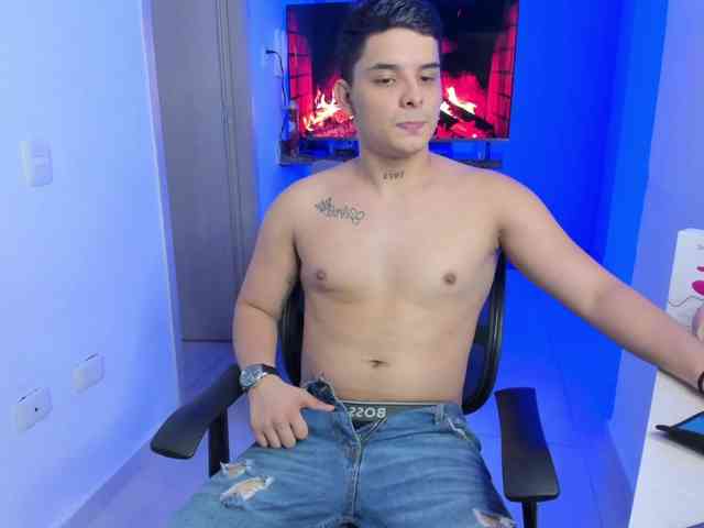 Martinjhonsom13 Live Webcam on BongaCams