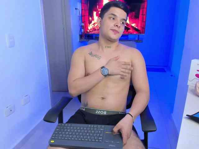 Martinjhonsom13 Live Webcam on BongaCams