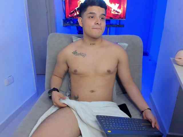 Martinjhonsom13 Live Webcam on BongaCams