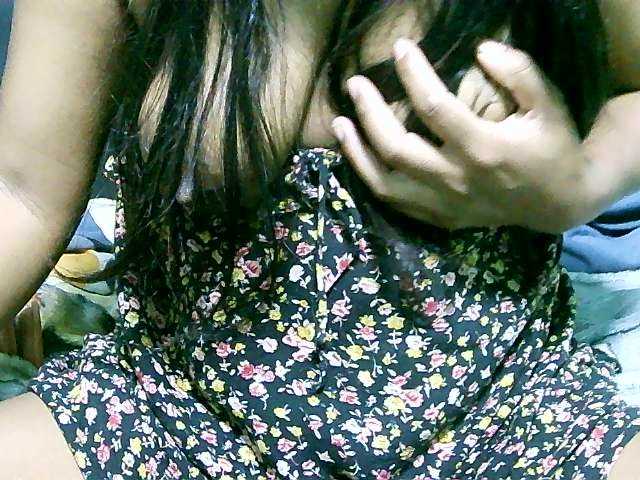 Juliesweety's BongaCams show and profile