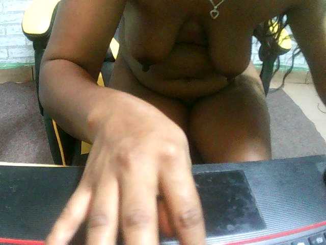 Juliesweety's BongaCams show and profile