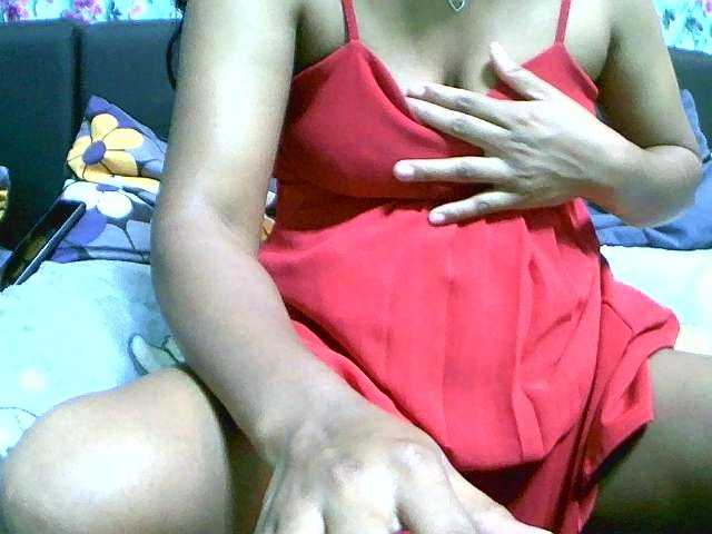 Juliesweety's BongaCams show and profile