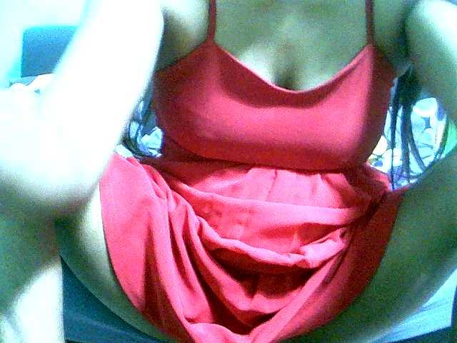 Juliesweety's BongaCams show and profile