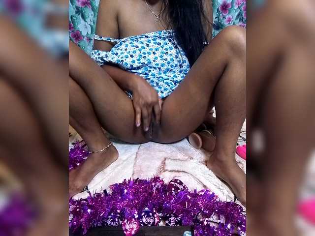 Juliesweety's BongaCams show and profile