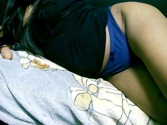 Juliesweety's BongaCams show and profile