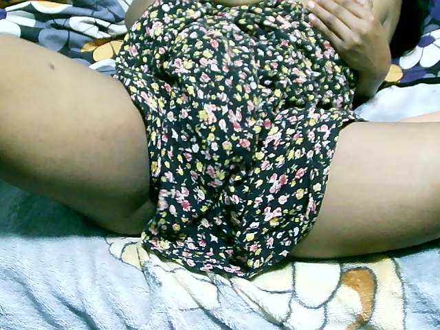 Juliesweety's BongaCams show and profile