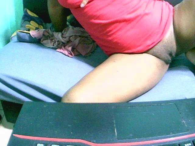 Juliesweety's BongaCams show and profile